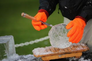 ΔΕΙΤΕ: Πώς να φτιάξετε ένα γλυπτό από πάγο! - Φωτογραφία 1