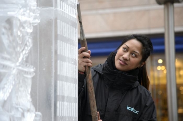 ΔΕΙΤΕ: Πώς να φτιάξετε ένα γλυπτό από πάγο! - Φωτογραφία 9