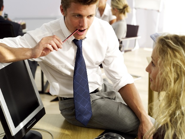 Αυστηρά για Άντρες: Πώς να φλερτάρεις στη δουλειά - Φωτογραφία 1