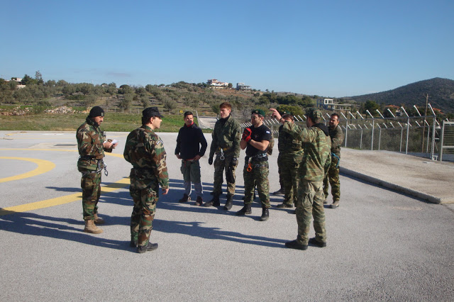 Άσκηση καταρρίχησης της Μονάδας Εφέδρων Καταδρομών Μ.Ε.Κ. απο ελικόπτερο - Φωτογραφία 16