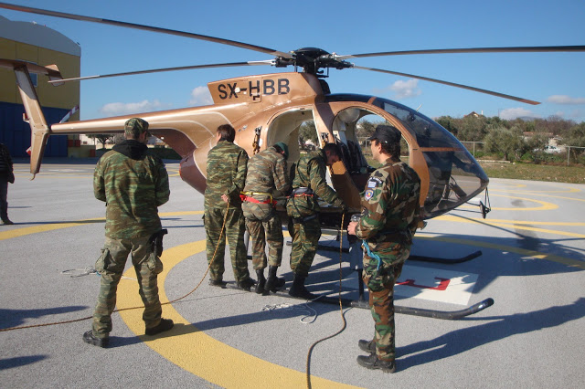 Άσκηση καταρρίχησης της Μονάδας Εφέδρων Καταδρομών Μ.Ε.Κ. απο ελικόπτερο - Φωτογραφία 17