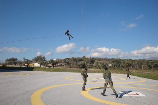 Άσκηση καταρρίχησης της Μονάδας Εφέδρων Καταδρομών Μ.Ε.Κ. απο ελικόπτερο - Φωτογραφία 31