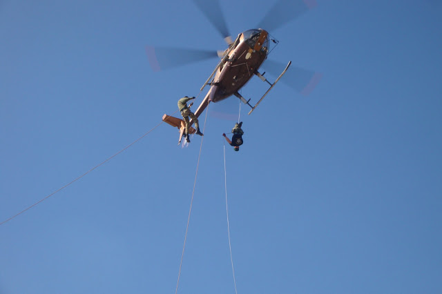 Άσκηση καταρρίχησης της Μονάδας Εφέδρων Καταδρομών Μ.Ε.Κ. απο ελικόπτερο - Φωτογραφία 35