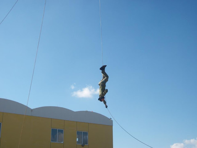 Άσκηση καταρρίχησης της Μονάδας Εφέδρων Καταδρομών Μ.Ε.Κ. απο ελικόπτερο - Φωτογραφία 8