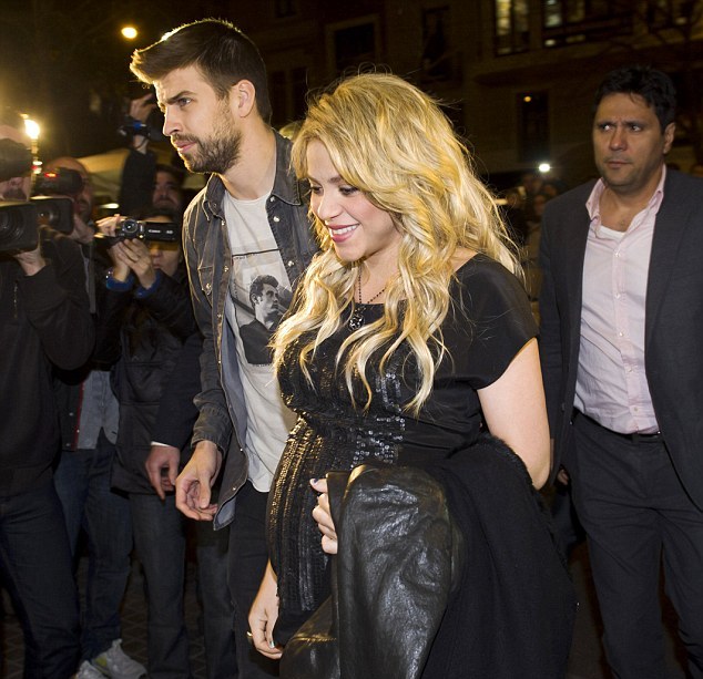 Στο μήνα της η Shakira με την κοιλιά τούρλα! Έχει γίνει διπλή! ΔΕΙΤΕ ΦΩΤΟ! - Φωτογραφία 2