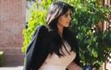 H πρώτη εμφάνιση της Kim Kardashian με φουσκωμένη κοιλίτσα - Φωτογραφία 1