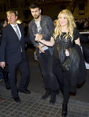 Shakira: Λίγο πριν τη γέννηση του μωρού, μας δείχνει τη φουσκωμένη κοιλιά της και περπατά σε ψηλοτάκουνα! - Φωτογραφία 3
