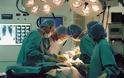ΣΥΜΒΑΙΝΕΙ ΤΩΡΑ: Στο χειρουργείο μετά από αυτοπυροβολισμό στην κεντρική πλατεία του Σέσκλου Μαγνησίας