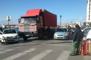 Κυκλοφοριακό έμφραγμα και ταλαιπωρία προκαλεί η επίσχεση στον ΟΑΣΘ - Φωτογραφία 2