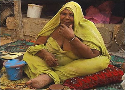 Στη Μαυριτανία ταΐζουν τις γυναίκες μέχρι να «σκάσουν» - Φωτογραφία 4