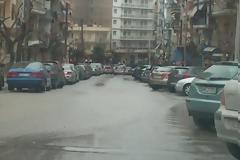 Πλημμύρισαν δρόμοι της Θεσσαλονίκης από βλάβη αγωγού (BINTEO & ΦΩΤΟ)