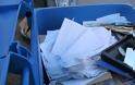 Στα... σκουπίδια φορολογικά αρχεία λόγω λουκέτου της ΔΟΥ