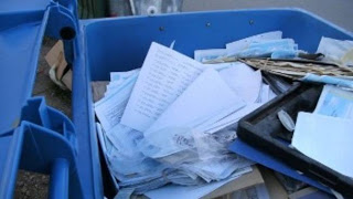 Στα σκουπίδια φορολογικά αρχεία λόγω «λουκέτου» της ΔΟΥ - Φωτογραφία 1