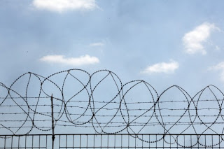 'Αθλιες συνθήκες σε κέντρα κράτησης μεταναστών διαπίστωσε ευρωπαϊκή αντιπροσωπεία - Φωτογραφία 1