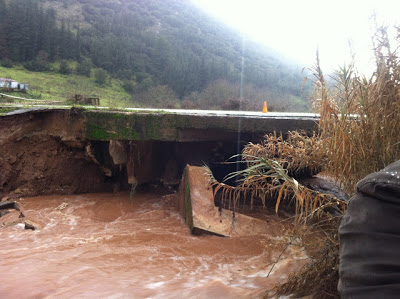 Αχαΐα: Στα δύο κόπηκε ο δήμος Καλαβρύτων - Υποχώρησε η γέφυρα στον Κλειτόριο ποταμό - Φωτογραφία 2
