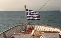 Κάνουν ότι μπορούν για να καταστρέψουν την ελληνική σημαία στα πλοία μας, αναφέρει αναγνώστης