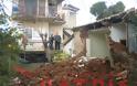 Αμαλιάδα: Είδαν γειτονικό σπίτι να καταρρέει στην αυλή τους!