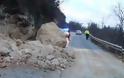 Αχαΐα: Οι βράχοι κατέληξαν στ΄αυτοκίνητά τους - Τρόμος για δύο οδηγούς στα Καλάβρυτα - Κλειστή λόγω κατολίσθησης η Παλιά Εθνική