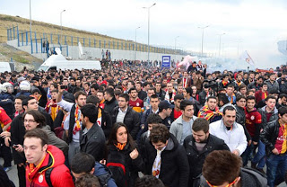 ΧΑΜΟΣ ΣΤΗΝ ΑΦΙΞΗ ΤΟΥ ΣΝΑΪΝΤΕΡ ΣΤΗΝ ΠΟΛΗ! (VIDEOS & PHOTOS) - Φωτογραφία 3