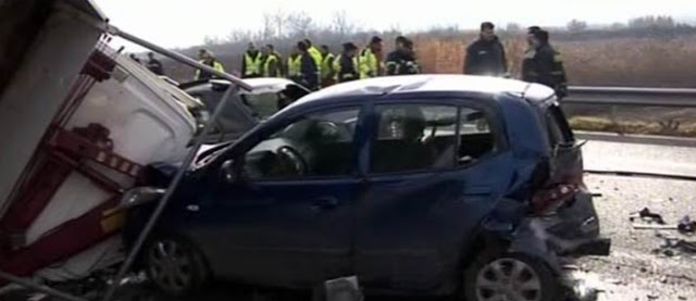 Φωτογραφίες - ΣΟΚ από την καραμπόλα στην Εγνατία - Φωτογραφία 10