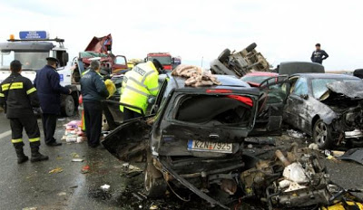 Δεν περιγράφεται με λόγια αυτό που συνέβη στην Εγνατία - Μια νεκρή και 24 τραυματίες - Συγκλονιστικές φωτο που κόβουν την ανάσα από τη φονική καραμπόλα - Φωτογραφία 11