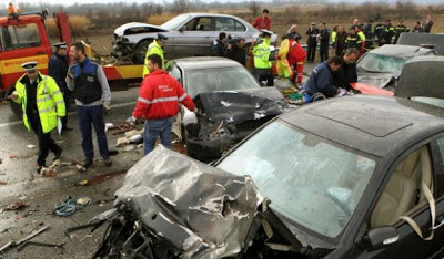 Δεν περιγράφεται με λόγια αυτό που συνέβη στην Εγνατία - Μια νεκρή και 24 τραυματίες - Συγκλονιστικές φωτο που κόβουν την ανάσα από τη φονική καραμπόλα - Φωτογραφία 7