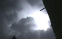 Πρέβεζα: Κεραυνός χτύπησε σπίτι στην Κρυοπηγή - Ήταν μέσα τρία άτομα