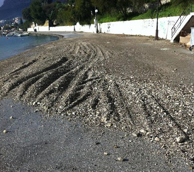 Η κακοκαιρία «βούλιαξε» τον παραλιακό δρόμο στον Αστακό - Φωτογραφία 3