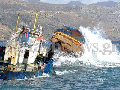 Κόπηκε στα δύο το «τσιγαράδικο» που είχε προσαράξει νότια της Κρήτης - Φωτογραφία 2