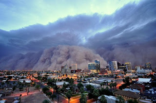 Απειλητικές αμμοθύελλες «καταβροχθίζουν» πόλεις! [photos] - Φωτογραφία 1