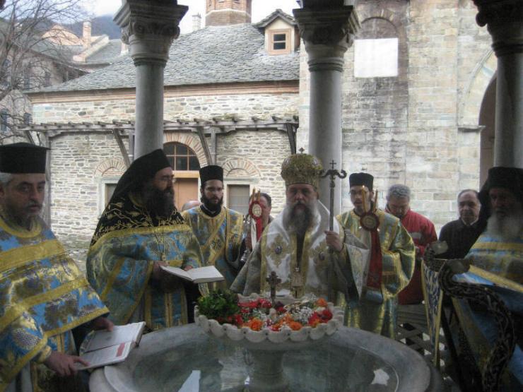 2611 - Η εορτή των Θεοφανείων στα μοναστήρια Ιβήρων και Ξενοφώντος (φωτογραφίες) - Φωτογραφία 1