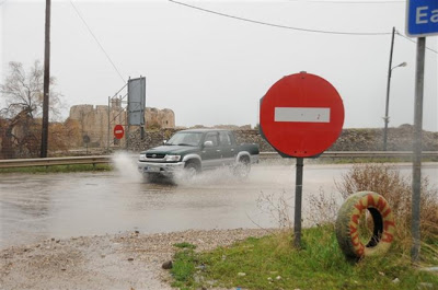 Πάτρα:  Γέμισε νερά και ...ακαθαρσίες η Ακτή Δυμαίων - Ποτάμια και πάλι οι δρόμοι εξαιτίας της βροχής - Δείτε φωτο - Φωτογραφία 5