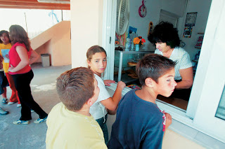 Εξήντα χιλιάδες ευρώ για τη διατροφή μαθητών σε σχολεία Αθήνας-Θεσσαλονίκης - Φωτογραφία 1