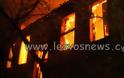 Διώροφη Μονοκατοικία Τυλίχτηκε στις Φλόγες στο Πλωμάρι - Φωτογραφία 1