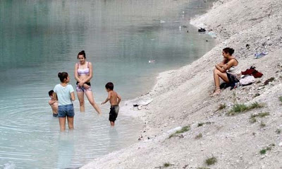 Μια επικίνδυνη λίμνη στην Αγγλία - Φωτογραφία 8