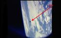 Τεράστια UFO Τριγωνικού σχήματος στην τροχιά της Γης - Φωτογραφία 3