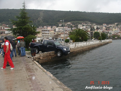 Αμφιλοχία: Παραλίγο να πέσει στην θάλασσα - Φωτογραφία 2