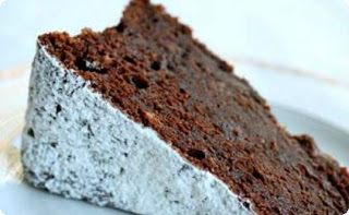 Κέικ σοκολάτας με άχνη ζάχαρη - Φωτογραφία 1