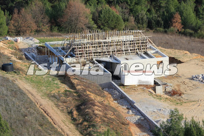 Ζέτα Μακρυπούλια - Μιχάλης Χατζηγιάννης χτίζου στην βόρεια Εύβοια για να στεγάσουν τον ερώτα τους - Φωτογραφία 4