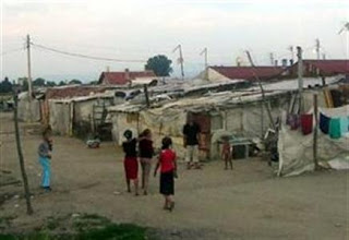 Αχαΐα: Σε εξέλιξη αστυνομική επιχείρηση στον καταυλισμό των Ρομά στα Σαγαίικα - Φωτογραφία 1