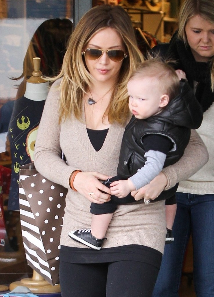 Hilary Duff: Shopping με τον δέκα μηνών γιο της (φωτό) - Φωτογραφία 3