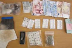 Αχαΐα: Όπλα και ναρκωτικά στον καταυλισμό Ρομά στα Σαγέικα - Δεκάδες οι προσαγωγές - Δείτε φωτο