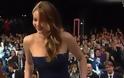 To αποκαλυπτικό ατύχημα της ηθοποιού στα SAG Awards - Σκίστηκε ..στη μέση το φόρεμά της! - Φωτογραφία 3