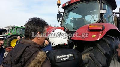 ΤΩΡΑ στη Λαμία: Σε θέση μάχης στο χώρο της Έκθεσης τα τρακτέρ - Φωτογραφία 2