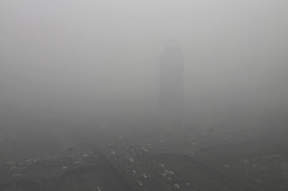 Δε φαίνεται από το νέφος το Πεκίνο - Φωτογραφία 1