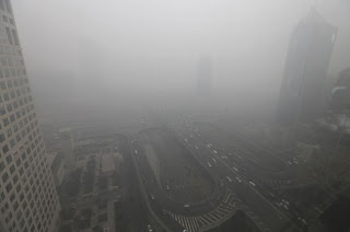 Δε φαίνεται από το νέφος το Πεκίνο - Φωτογραφία 3