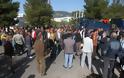 Μικροεπεισόδια στη συγκέντρωση διαμαρτυρίας έξω από τον ΕΔΣΝΑ