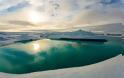 Eκπληκτικές γαλαζοπράσινες «λίμνες» στην Αρκτική!
