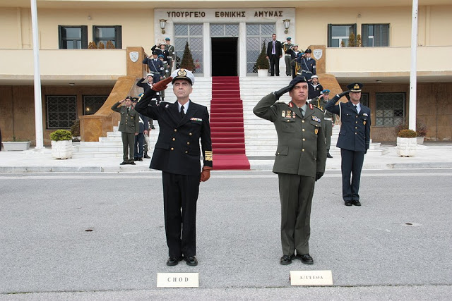 ΕΠΙΣΗΜΗ ΕΠΙΣΚΕΨΗ ΑΡΧΗΓΟΥ ΕΝΟΠΛΩΝ ΔΥΝΑΜΕΩΝ ΙΣΠΑΝΙΑΣ - Φωτογραφία 2