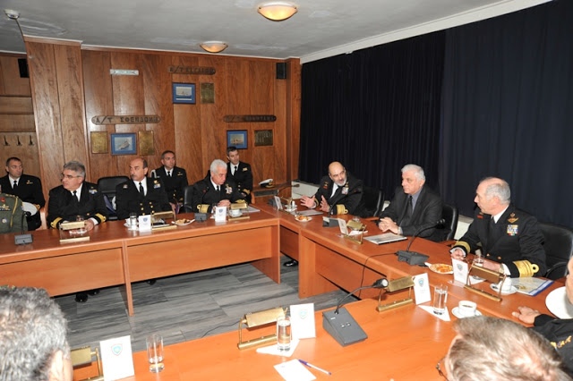 Επίσκεψη Υφυπουργού Εθνικής Άμυνας κ. Παναγιώτη Καράμπελα στο Αρχηγείο Στόλου, σε Μονάδες Επιφανείας του Πολεμικού Ναυτικού και στο Ναύσταθμο Σαλαμίνας - Φωτογραφία 3